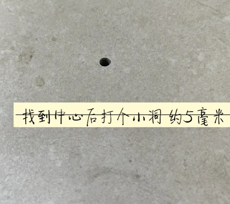 岚山瓷砖空鼓维修公司专业解答在瓷砖铺贴过程中，如果砂料搅拌不均匀，将会带来以下问题
