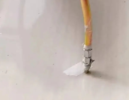 岚山瓷砖空鼓维修公司专业解答在瓷砖铺贴过程中，如果使用的砂料过粗（如全部使用了粗砂），可能会导致以下问题